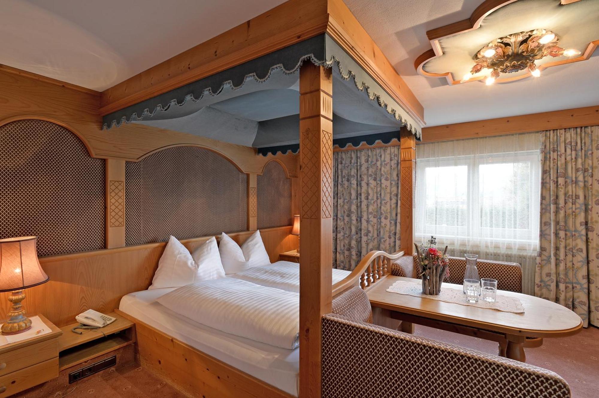 Hotel Tiroler Stuben Wörgl Kültér fotó